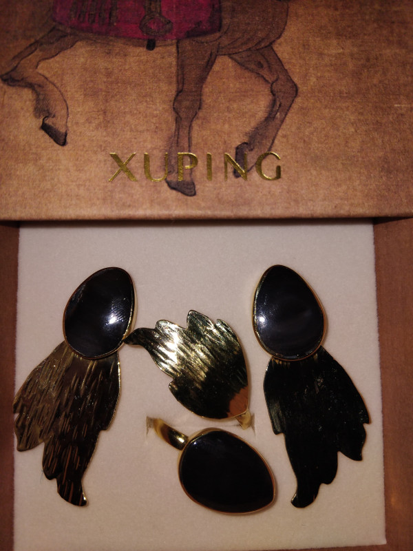 Black leaf ring and earrings